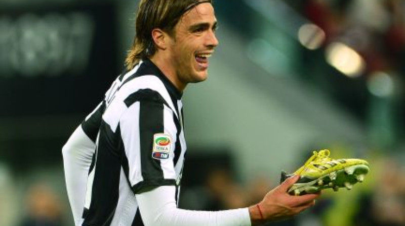 Alesandro Matri pēc tam, kad guva vārtus tikai ar zeķi kājās
Foto: AFP/Scanpix