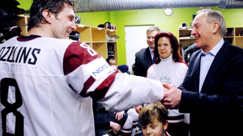 Sandis Ozoliņš un valsts augstākās amatpersonas
Foto: president.lv