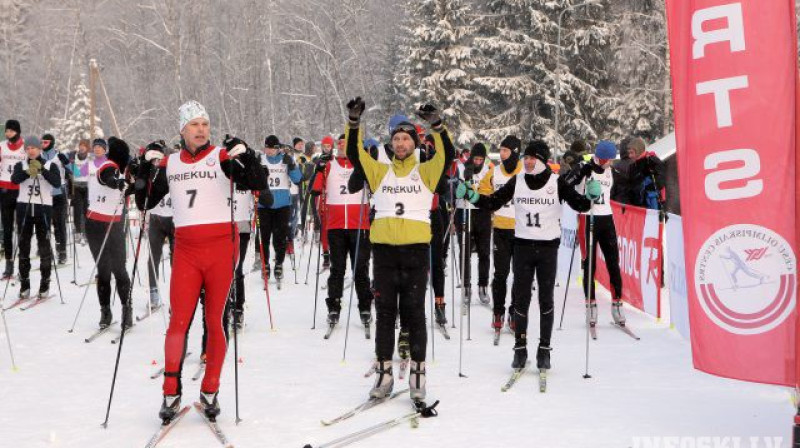 Pirmais starta pirmajā posmā FANS tautas slēpojumam Priekuļos. Foto:Infoski.lv