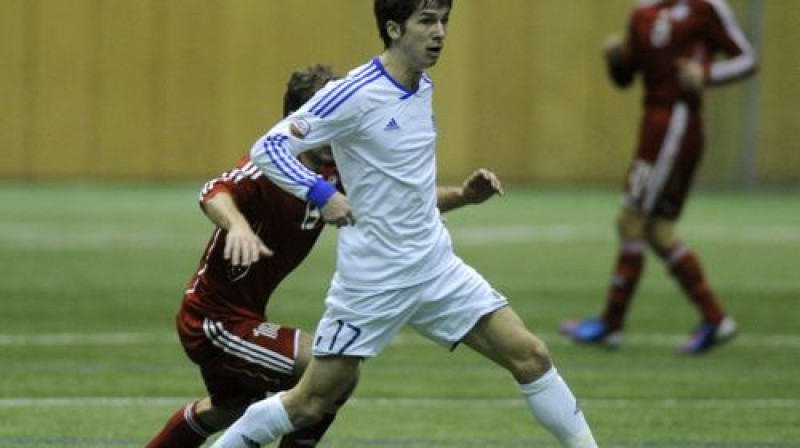 Nikolajs Kozačuks ar bumbu
Foto: Romāns Kokšarovs, Sporta Avīze, f64