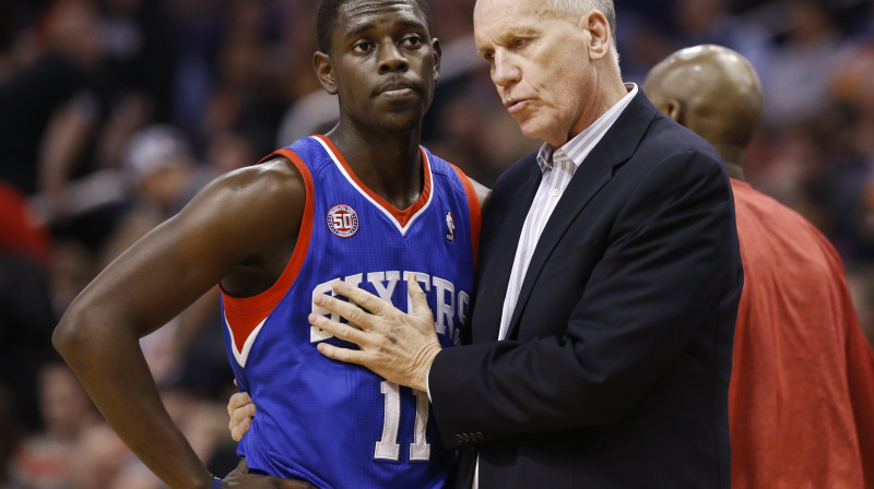 Filadelfijas "76ers" treneris Dags Kolinss un spilgtākā zvaigzne Drū Holidejs
Foto: AP/Scanpix