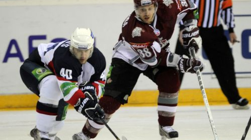 Pols Šehura spēlē pret Bratislavas "Slovan"
Foto: Romāns Kokšarovs, Sporta Avīze/f64