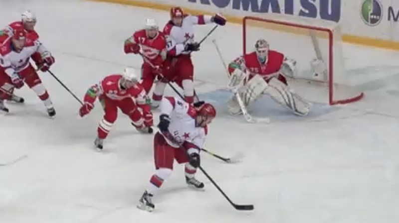 Jānis Sprukts gatavojas izdarīt metienu
Foto: no KHL video