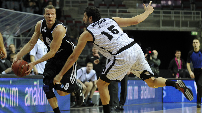 Gatis Jahovičs un Alekss Mumbru Rīgā - šovakar Bilbao abi laukumā tiksies vēlreiz 
Foto: Romāns Kokšarovs, Sporta Avīze, f64