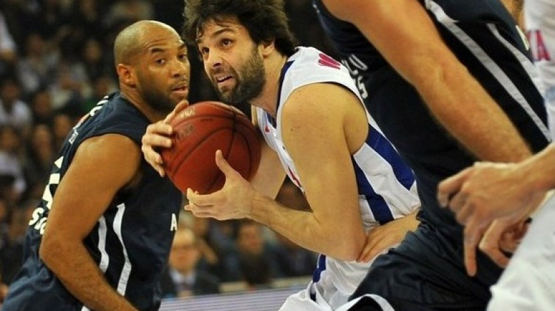 Miloša Teodosiča 26 gūtie punkti pret "Anadolu Efes" uzvarai izrādījās nepietiekami
Foto: AFP/Scanpix