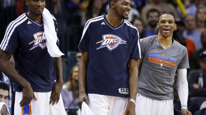 "Thunder" basketbolisti Seržs Ibaka, Kevins Durants un Rasels Vestbruks
Foto: AP/Scanpix
