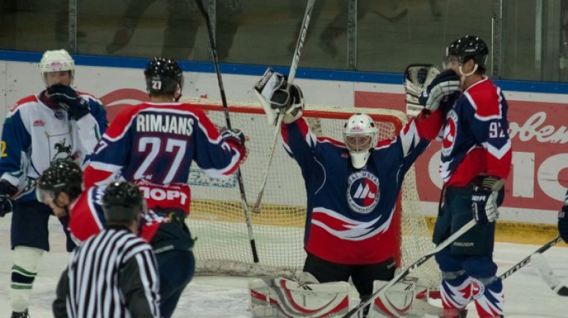 Liepājnieku vārtsargs V. Miščuks pēc spēles varēja gavilēt.
Foto:skliepajasmetalurgs.lv
