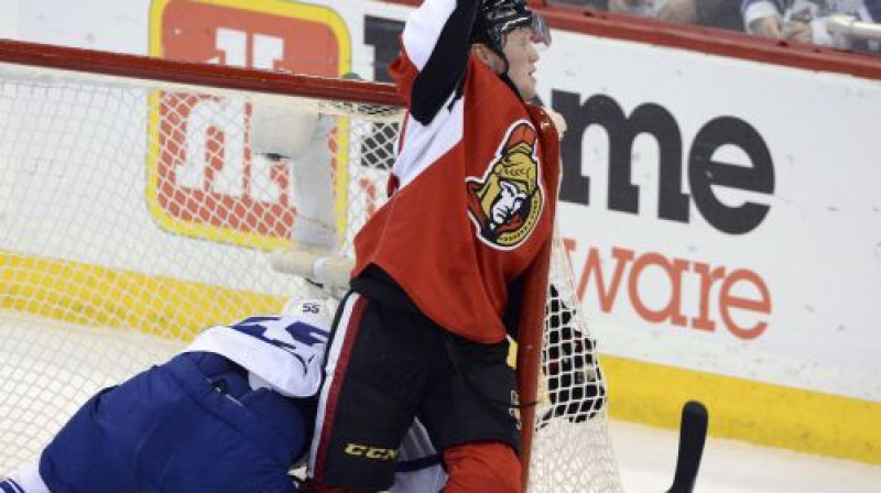 Eriks Kondra atzīmē "Senators" otro vārtu guvumu
Foto:AP/Scanpix