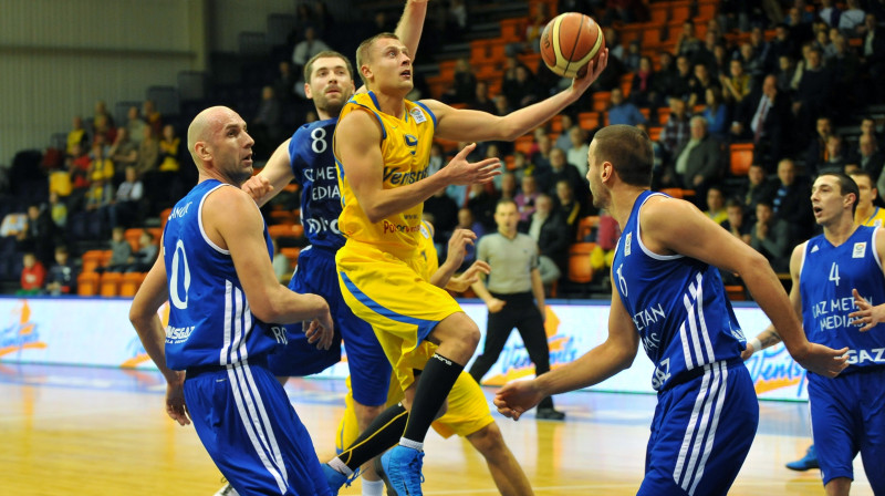 Uz grozu dodas Mārtiņš Laksa
Foto: bkventspils.lv