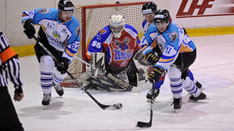 "Ozolnieki/MONARCH" izslēgšanas spēļu 1/4 finālā sacentīsies ar HS "Rīga/Prizma" komandu.
Foto: Ruslans Antropovs