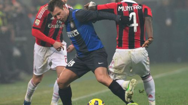 Antonio Kasāno (ar bumbu) nesenajā Milānas derbijā
Foto: AFP/Scanpix