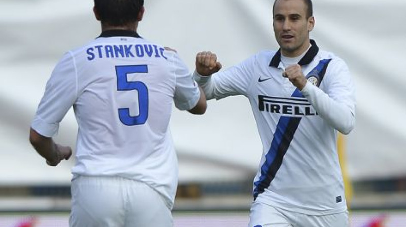 Dejans Stankovičs un divu vārtu autors Rodrigo Palasio
Foto: SCANPIX SWEDEN