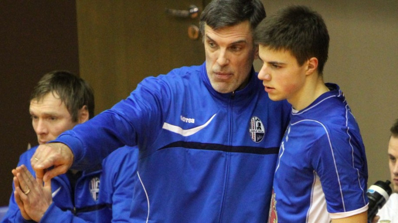 Raimonds Vilde dod padomu Aleksandram Avdejevam
Foto: Renārs Buivids