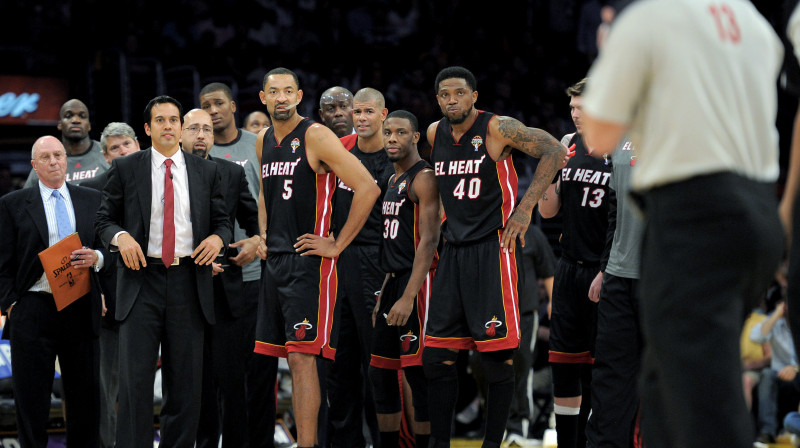 Džuvans Hovards ar komandas biedriem pagājušajā sezonā
Foto: AP/Scanpix