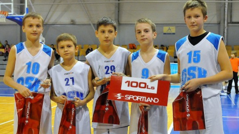 Swedbank LJBL Talantu nedēļas patīkamais finišs - stafetes uzvarētāji no BJBS Rīga/DSN komandas. 
Foto: Romualds Vambuts