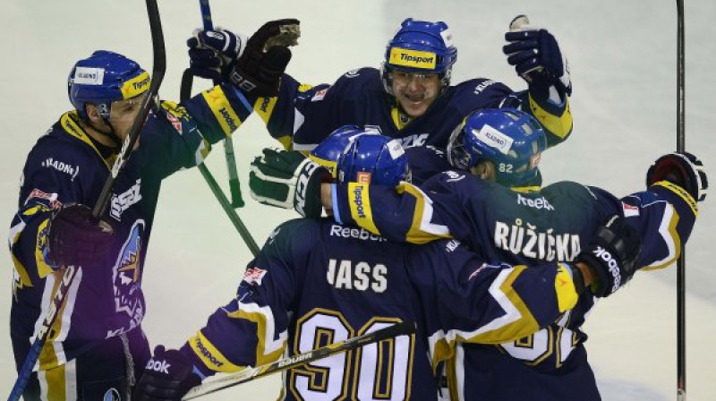 Koba Jass tiek apsveikts pēc gūtajiem vārtiem
Foto: ČTK