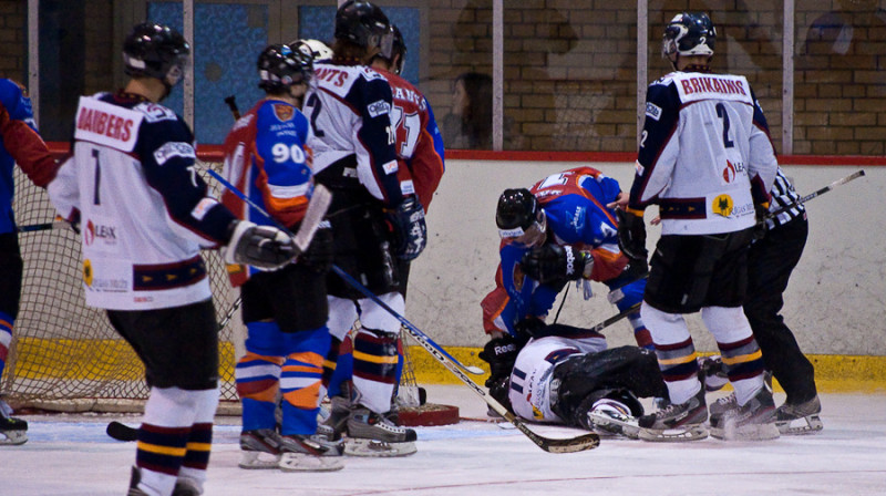 Spēlē starp HS Rīga/Prizma un HK Zemgale/JLSS neiztika arī bez asumiem.
Foto: Ruslans Antropovs, rusantro.com