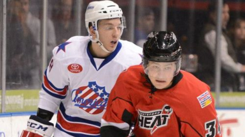 Zemgus Girgensons un "Heat" uzbrucējs Kārters Benkss
Foto:facebook.com/RochesterAmericans