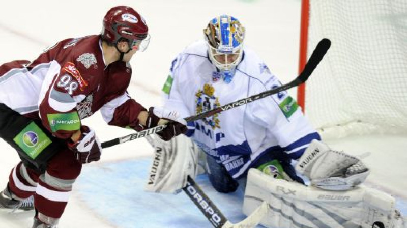 Elvijs Biezais uzbrukuma smailē pret Habarovskas "Amur"
Foto: Romāns Kokšarovs, Sporta Avīze/f64