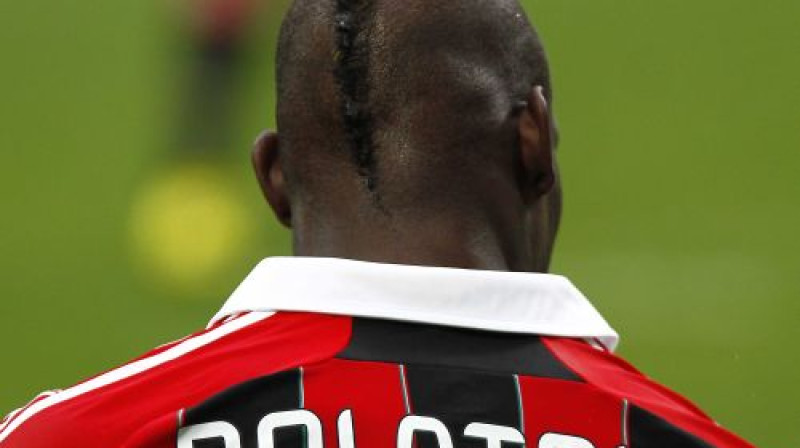 Divu vārtu autors Mario Balotelli
Foto: Digitale/Scanpix