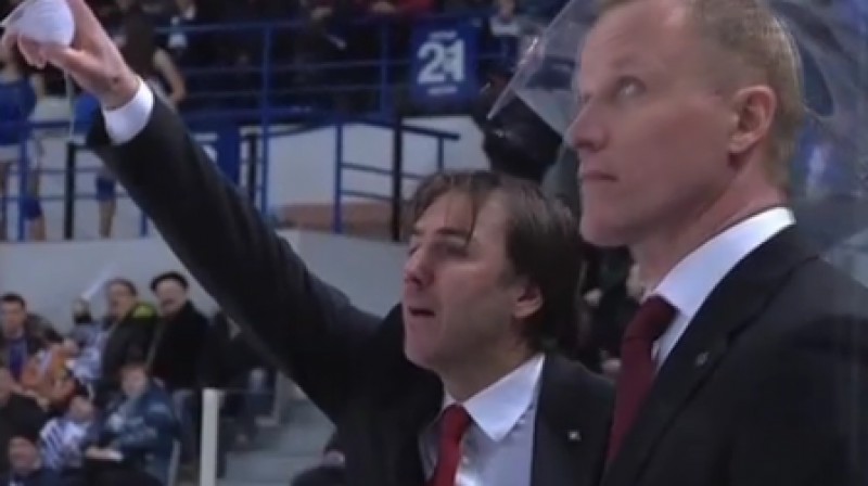 Rīgas "Dinamo" treneri mača beigās
Foto: no "TV3 Play" video
