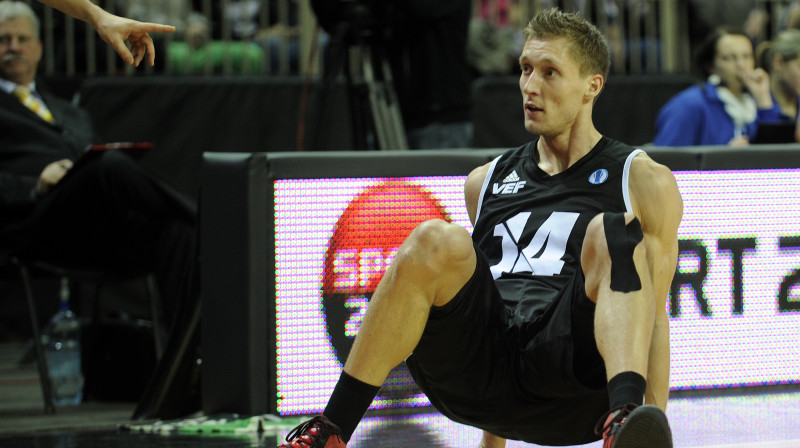 Kaspars Bērziņš gatavs vēlreiz mēģināt caur vasaras līgu tikt NBA 
Foto: Romāns Kokšarovs, Sporta Avīze, f64
