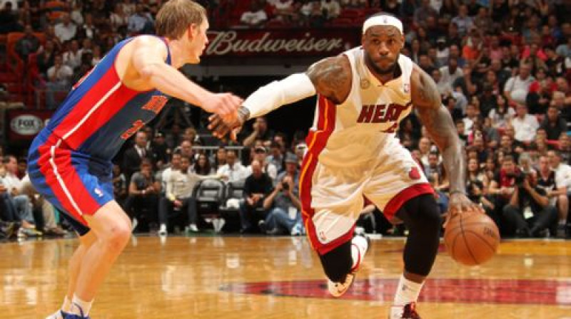 Kails Singlers pret Lebronu Džeimsu
Foto:AFP/Scanpix