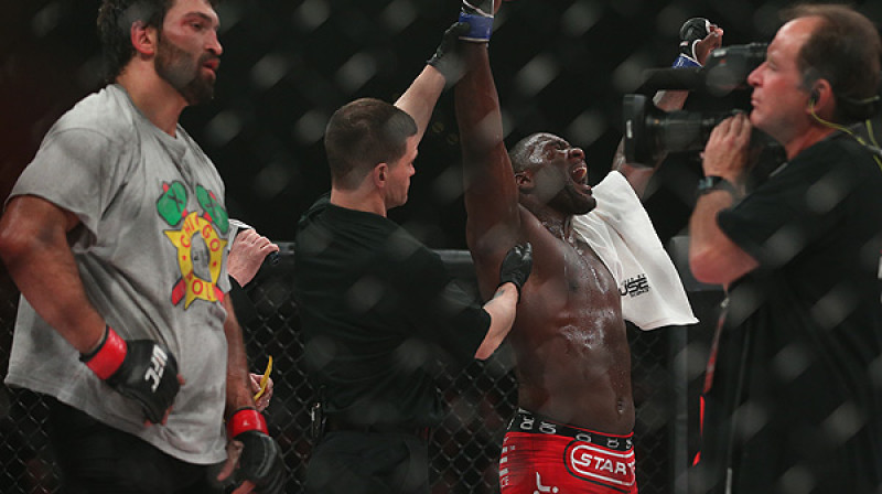 Entonijs Džonsons uzvar Andreju Arlovski
Foto: sherdog.com