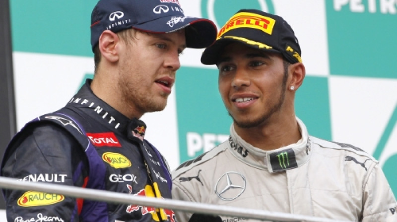 Fetels un Hamiltons uz pjedestāla Malaizijā
Foto: SCANPIX SWEDEN