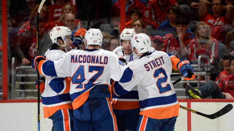 'Islanders" svin vārtu guvumu pret "Caps"