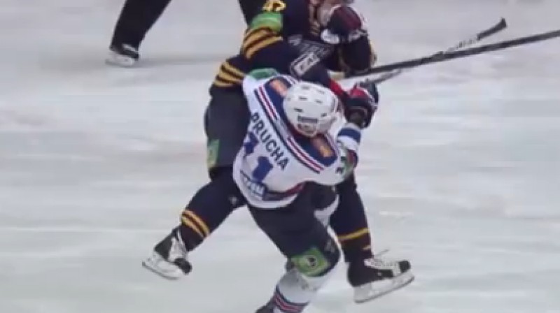 Labākais spēka paņēmiens
Foto: no KHL video
