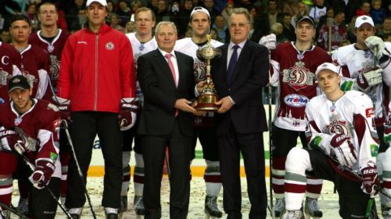 Rīgas "Dinamo" ar Cerības kausu
Foto: Dmitrijs Suļžics, F64