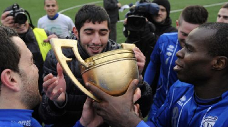 Daugavpils "Daugava" ar čempiones kausu
Foto: Romāns Kokšarovs, Sporta Avīze, f64