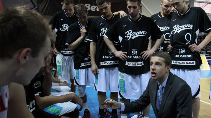 Vai Mārtiņš Gulbis šovakar kļūs par jaunāko galveno treneri, kuram izdevies izcīnīt BBL medaļu?
Foto: Renārs Buivids