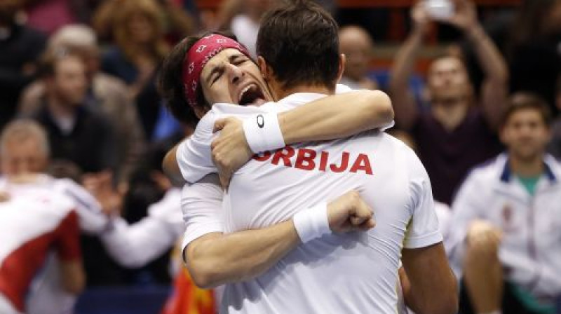 Ilija Bozoļacs un Nenads Zimoničs līksmo
Foto: Reuters/Scanpix