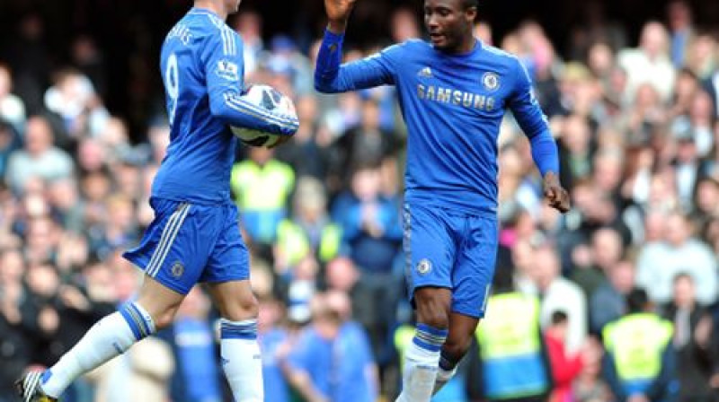 Fernando Toress un Džons Obi Mikels
Foto: AFP/Scanpix