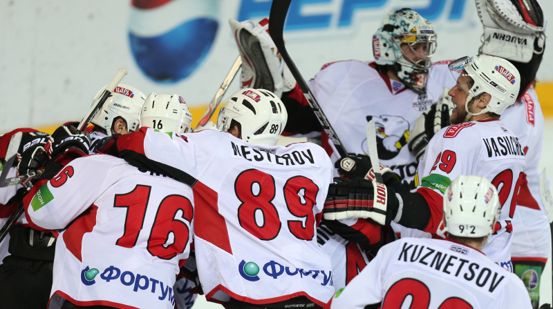 "Traktor" hokejisti priecājas par iekļūšanu KHL finālā
Foto: ITAR-TASS / Scanpix