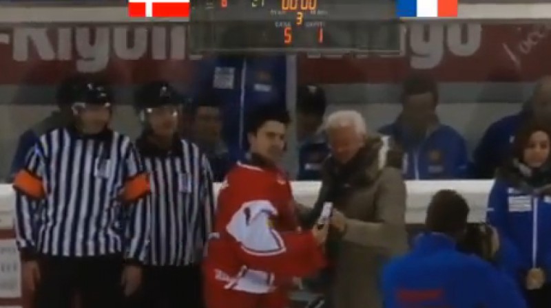 Georgs Sorensens saņem labākā spēlētāja balvu
Foto: no IIHF video