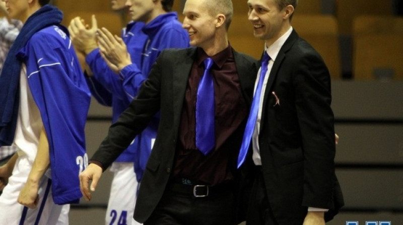 LU galvenais treneris Artūrs Visockis-Rubenis (pa kreisi) un treneris Gunārs Gailītis
Foto: Renārs Buivids, www.bk.lu.lv