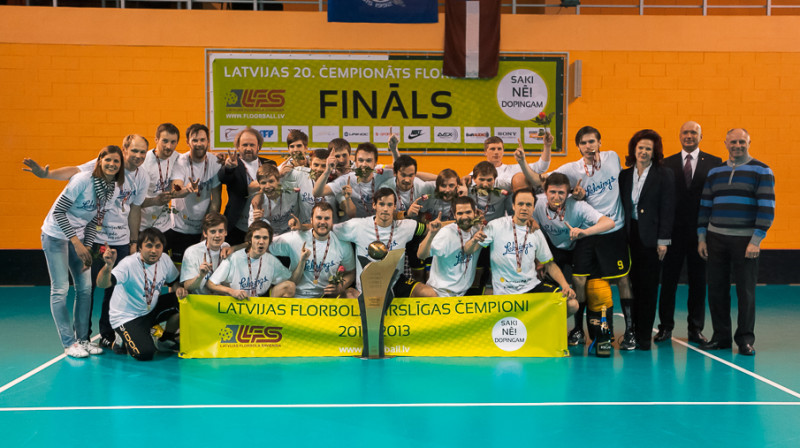 "Lekrings" ar čempionu kausu
Foto: Raivo Sarelainens