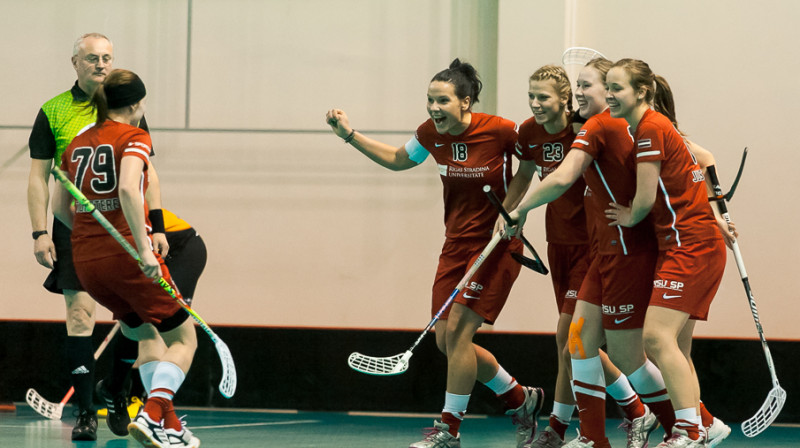 RSU florbolistes pēc kārtējā vārtu guvuma
Foto: Raivo Sarelainens