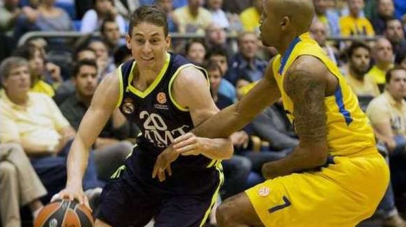 Džeisijs Kerols (Real Madrid) pret Rikiju Hikmenu (Maccabi)
Foto: AFP/Scanpix
