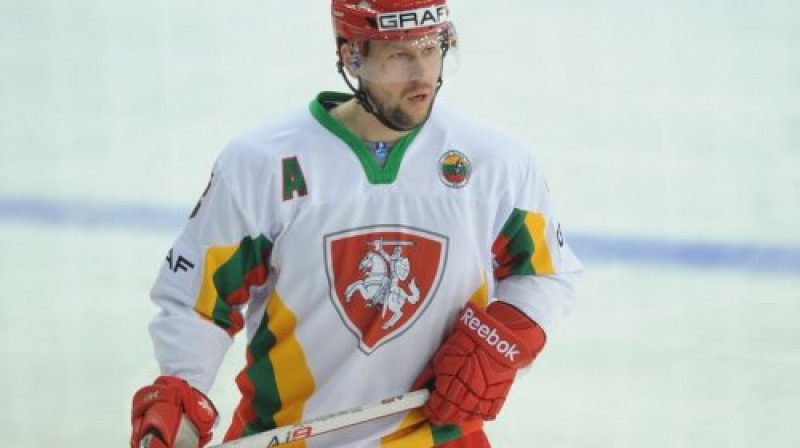 Lietuva piedzīvoja četrus zaudējumus, bet izšķirošajā spēlē uzvarēja Igauniju, noturoties 1. divīzijas B grupā
Foto: iihf.com