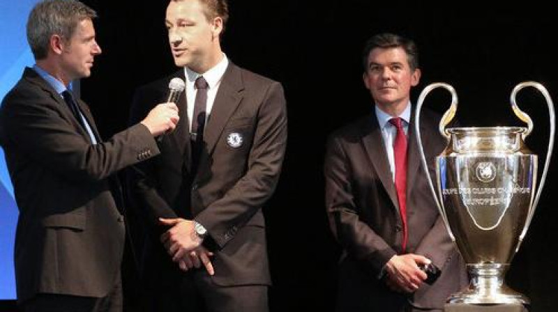 Džons Terijs (vidū) svinīgajā pasākumā Londonā 
Foto: PA Wire/Scanpix