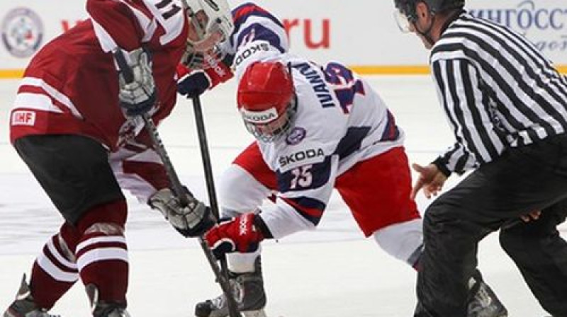 Edgars Homjakovs iemetienā pret Iļju Ivanovu
Foto: Francois Laplante/HHOF-IIHF Images