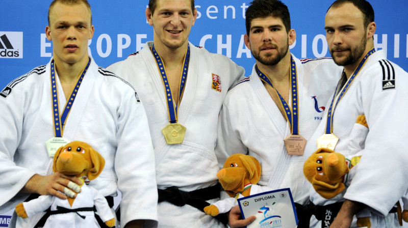 Jevgēņijs Borodavko (pirmais no labās) uz pjedestāla Eiropas čempionātā 2013
Foto: AFP / Scanpix