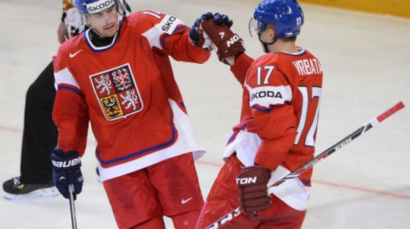 Tomāšs Fleišmans un Radims Vrbata atzīmē vārtu guvumu
Foto: AFP/Scanpix