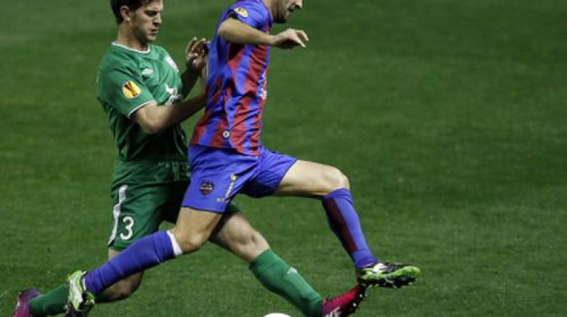 Viens no "Levante" līderiem Havjers Barkero (nr. 7) Eiropas līgas spēlē pret Kazaņas "Rubin"
Foto: AP/Scanpix