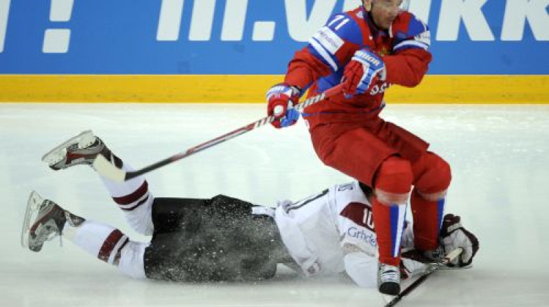 Lauris Dārziņš un Iļja Kovaļčuks
Foto: Romāns Kokšarovs, Sporta Avīze/f64
