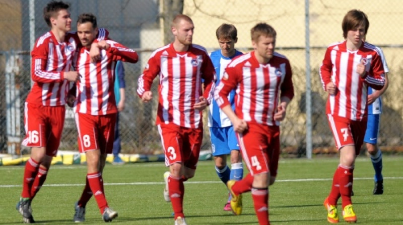 Priekšplānā "Liepājas metalurga" futbolisti
Foto: Gints Ivuškāns (f64)